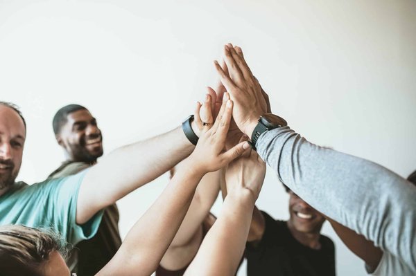 Comment Erronda intègre-t-elle l'innovation dans ses activités de team building ?
